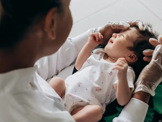 Dottoressa con bambino