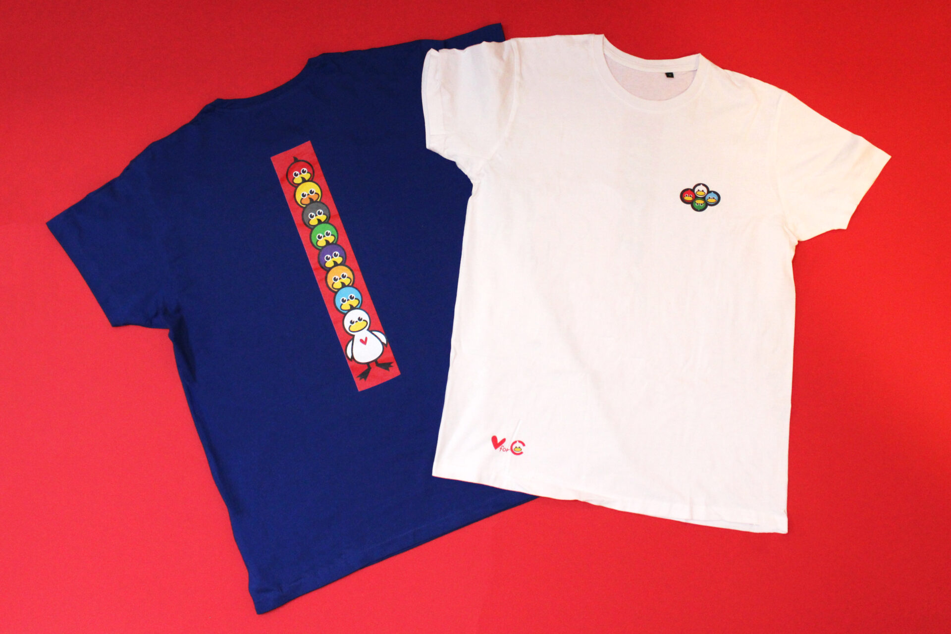T-shirt con grafica fronte e retro 👕 Disponibili in vari colori, perfette per portare il messaggio sempre con te! Donazione minima consapevole a partire da 15 &euro; 💛