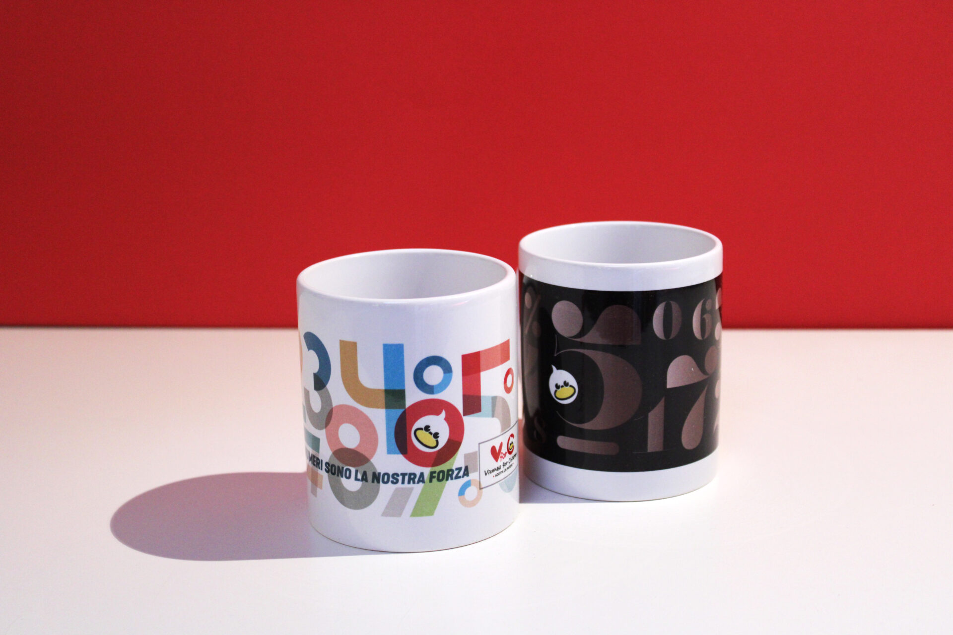 Tazza ☕ Perfetta per il tuo primo caff&egrave; della giornata, ma anche come portapenne o idea regalo 🎁 Un piccolo gesto che contribuisce a un grande obiettivo: aiutarci a donare un esoscopio 💛 Donazione minima consapevole a partire da 10 &euro;